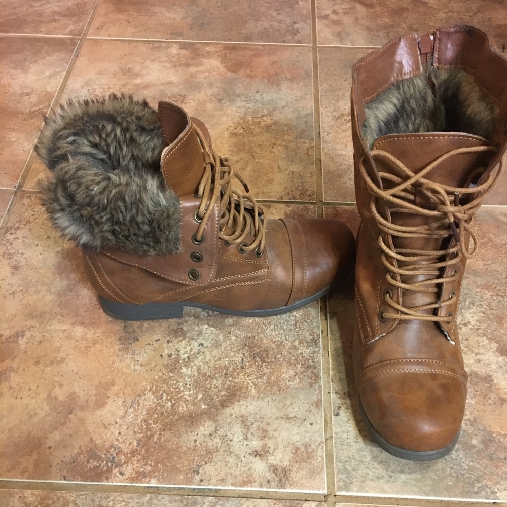 Combat boots
